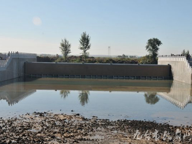 液壓翻板閘門(mén) 